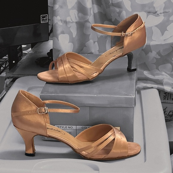 Featherlite Ballroom Dance Shoes Style: SARA Size 11 M Nude Satin 2.2” Heel NIB - Picture 6 of 14